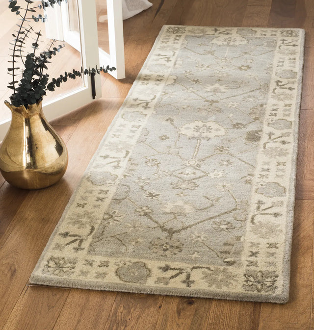 Safavieh Royalty 2'-3" x 7'-0" Rug in Silver / Cream