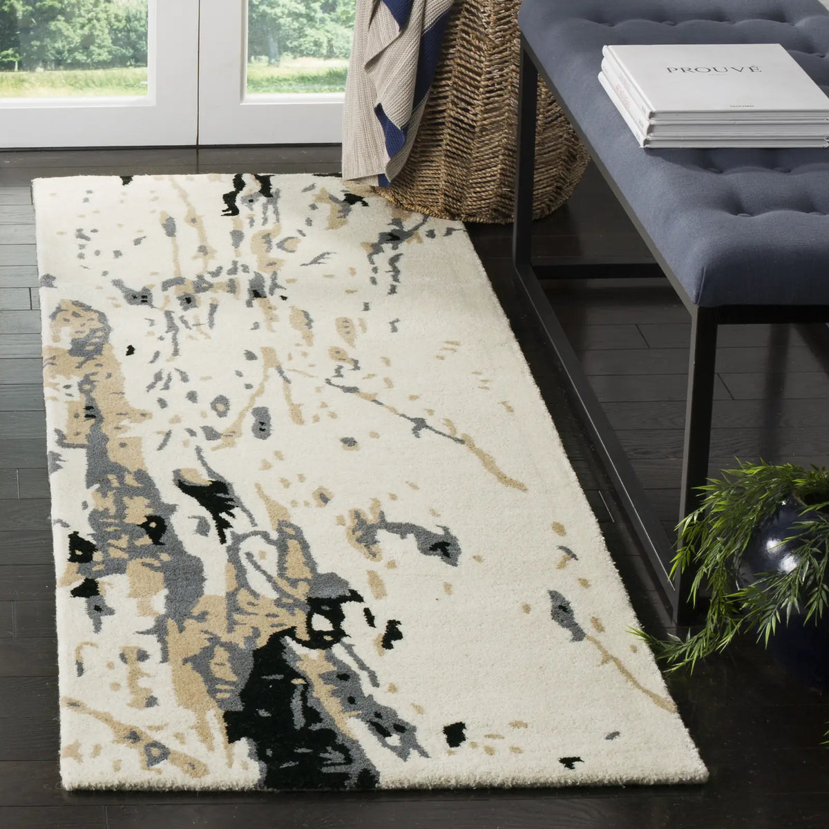 Safavieh Bella 2'-3" x 7'-0" Rug in Ivory / Grey