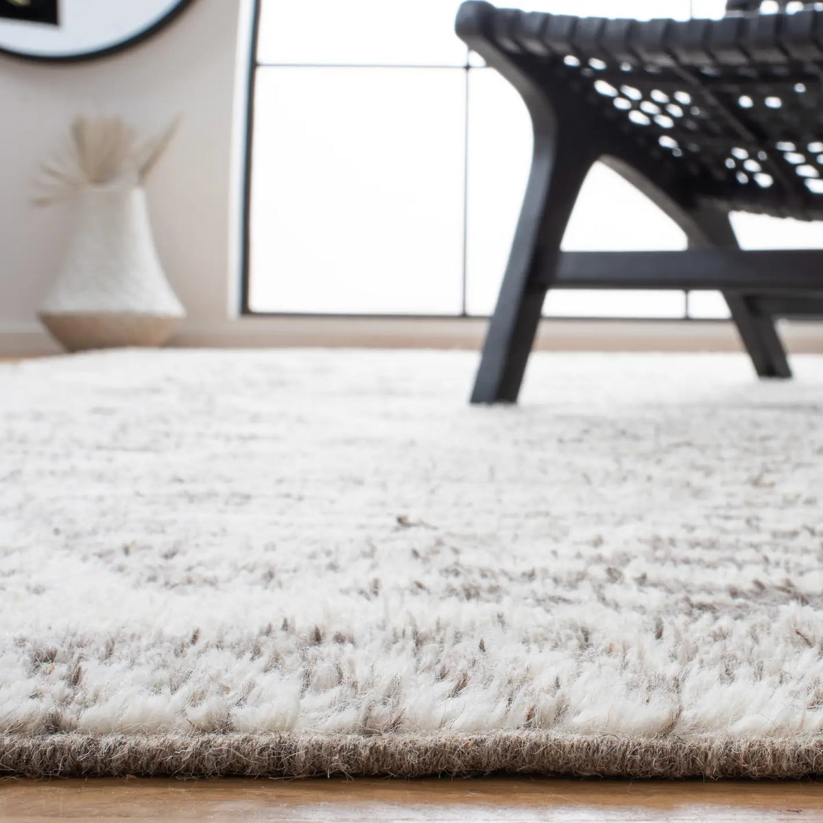 Safavieh Kenya 6'-0" x 9'-0" Rug in Grey / Ivory