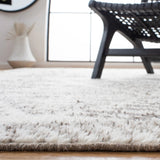 Safavieh Kenya 6'-0" x 9'-0" Rug in Grey / Ivory