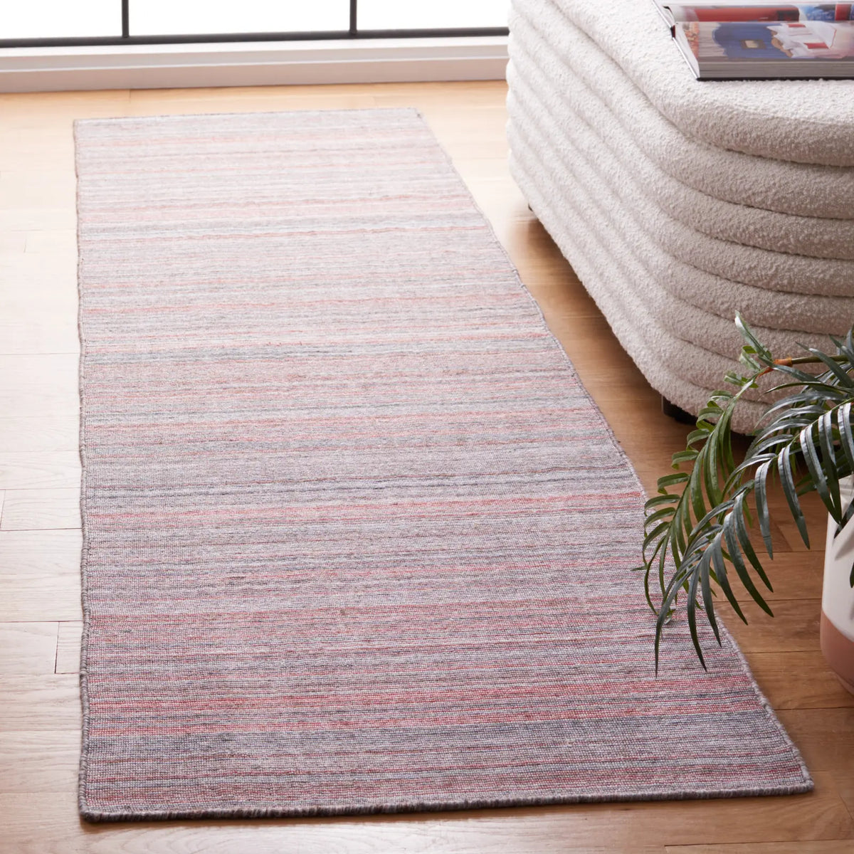 Safavieh Kilim 2'-3" x 9'-0" Rug in Red / Grey