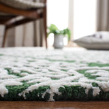 Safavieh Chatham 4'-0" x 6'-0" Rug in Green / Ivory