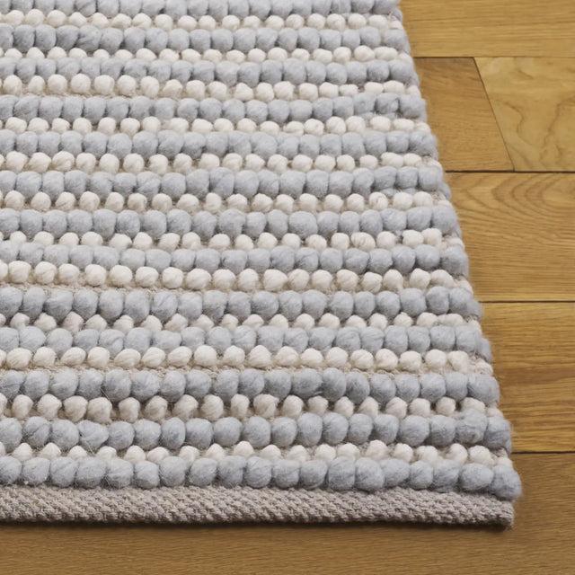 Safavieh Natura 4'-0" x 6'-0" Rug in Light Blue / Ivory