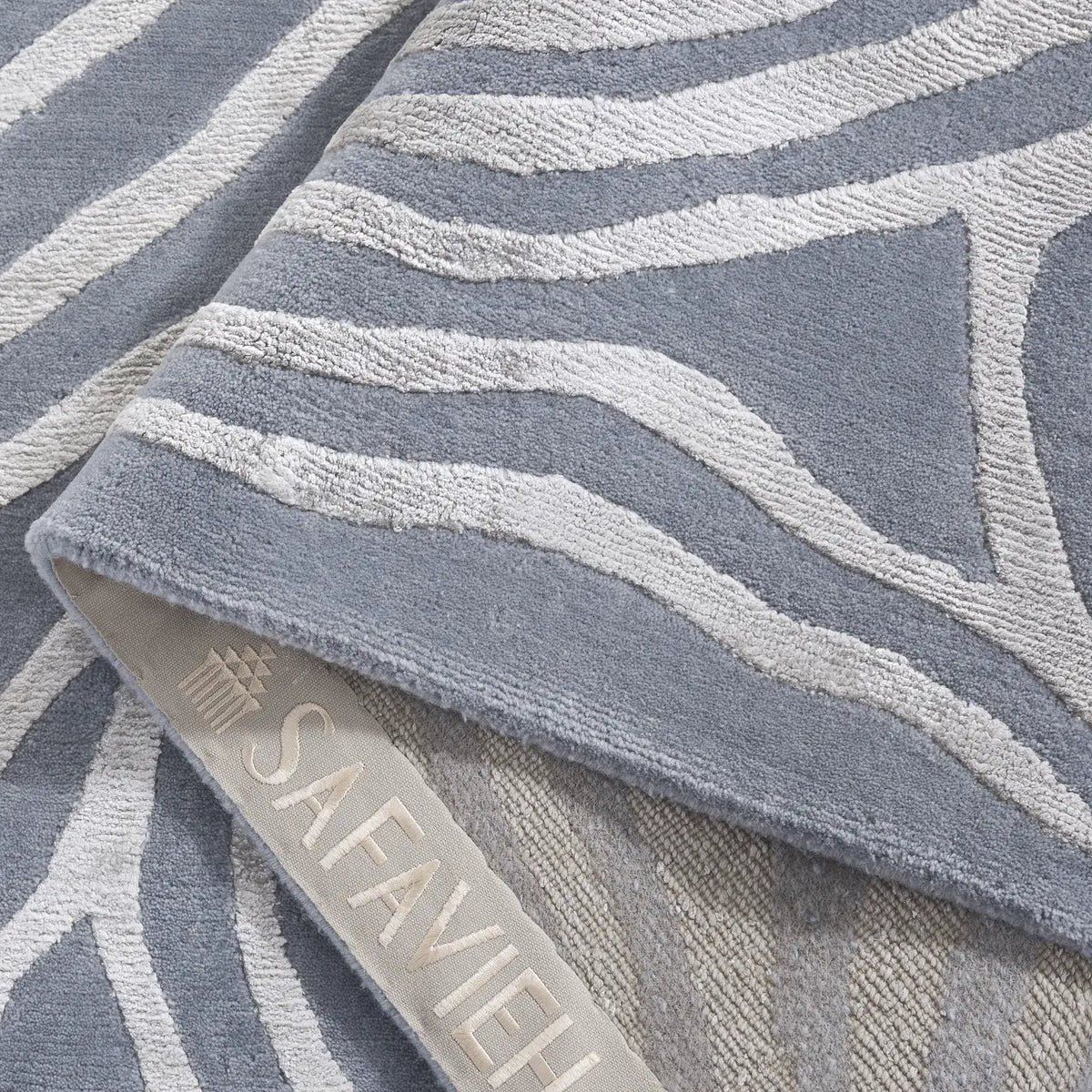 Safavieh Tibetan 6'-0" x 9'-0" Rug in Silver