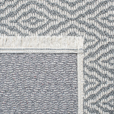 Safavieh Augustine 4'-5" x 6'-5" Rug in Grey / Ivory