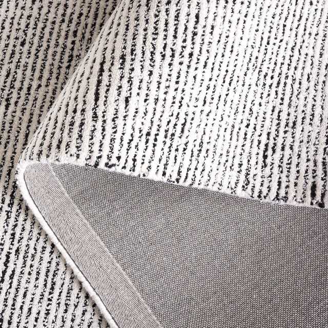 Safavieh Abstract 4'-0" x 6'-0" Rug in Ivory / Black