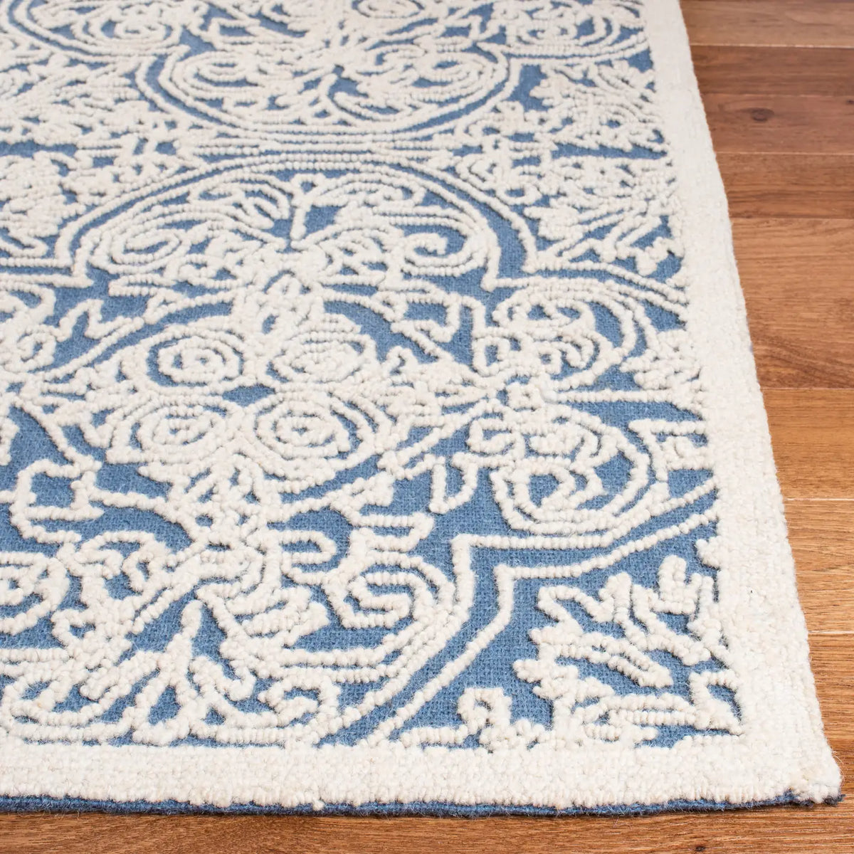 Safavieh Trace 8'-0" x 10'-0" Rug in Blue / Ivory