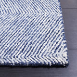 Safavieh Soho 4'-0" x 6'-0" Rug in Navy / Ivory