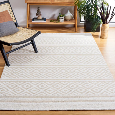 Safavieh Capri 4'-0" x 6'-0" Rug in Ivory / Beige