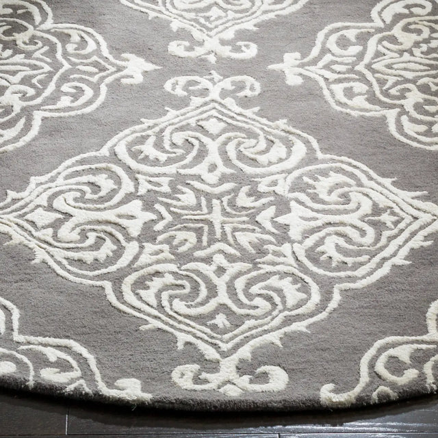 Safavieh Glamour 6'-0" x 6'-0" Rug in Dark Grey / Ivory