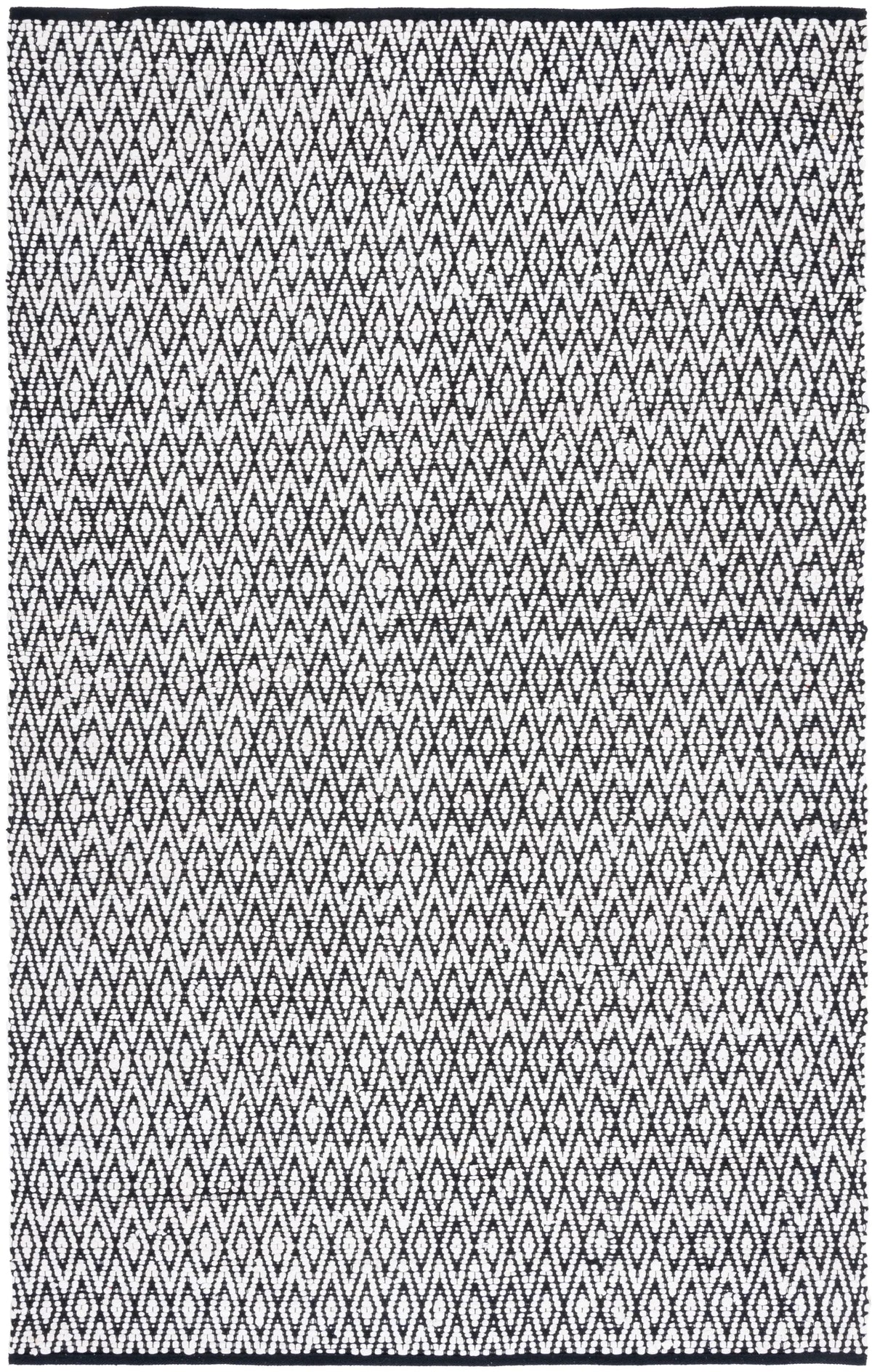 Safavieh Montauk 4'-0" x 6'-0" Rug in Ivory / Black