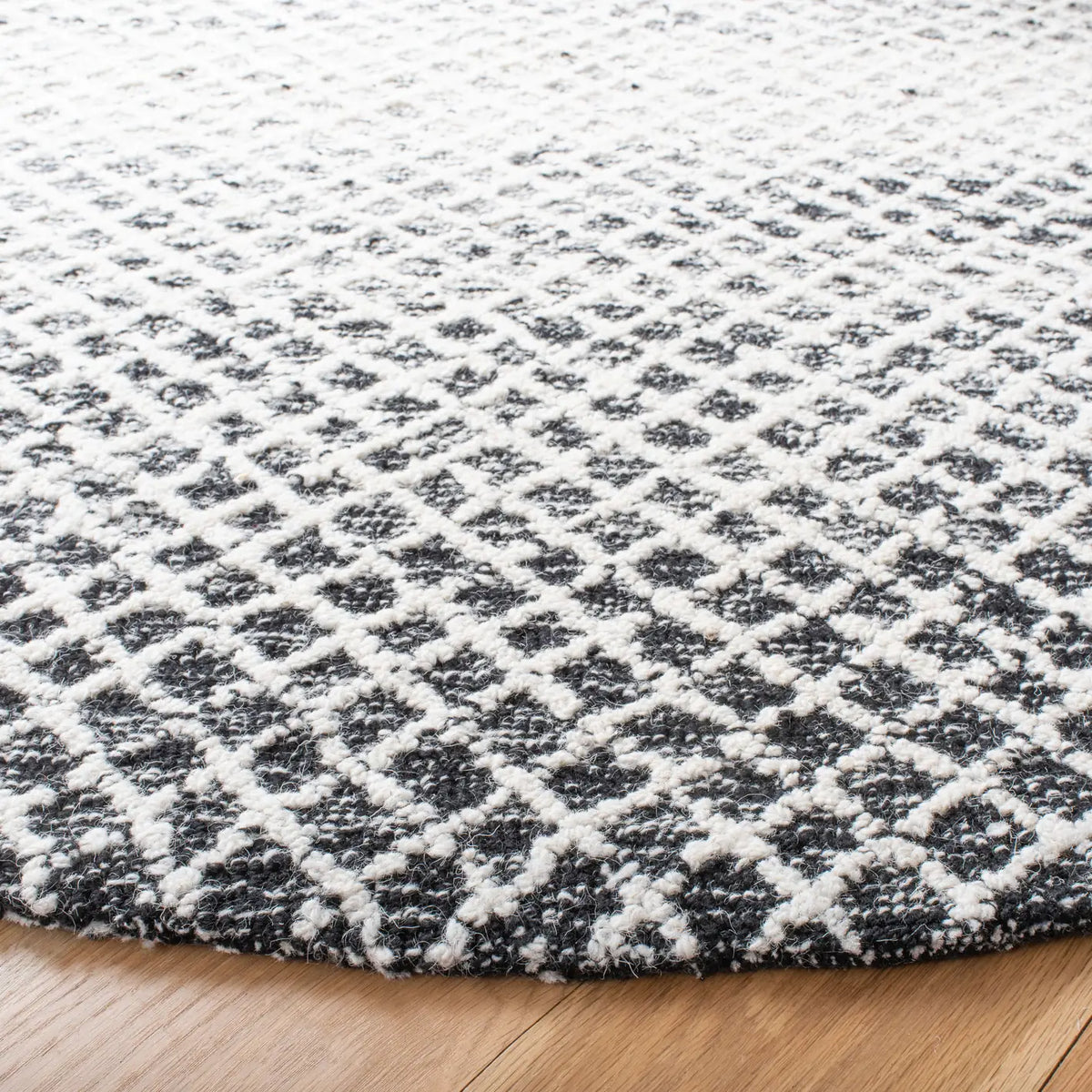 Safavieh Micro-Loop 5'-0" x 5'-0" Rug in Black / Ivory