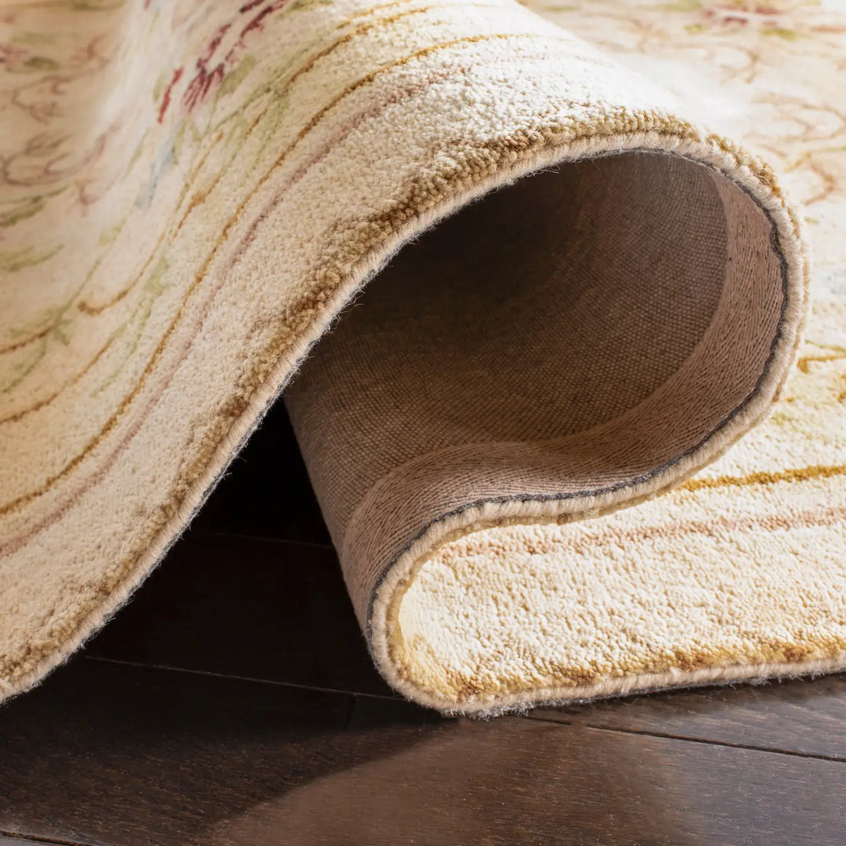 Safavieh Empire 4'-0" x 6'-0" Rug in Beige / Light Gold