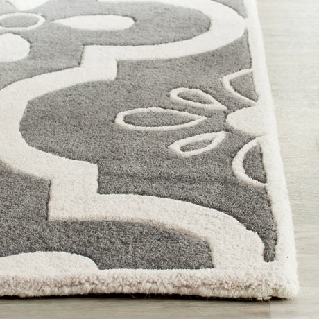 Safavieh Chatham 2'-3" x 7'-0" Rug in Dark Grey / Ivory