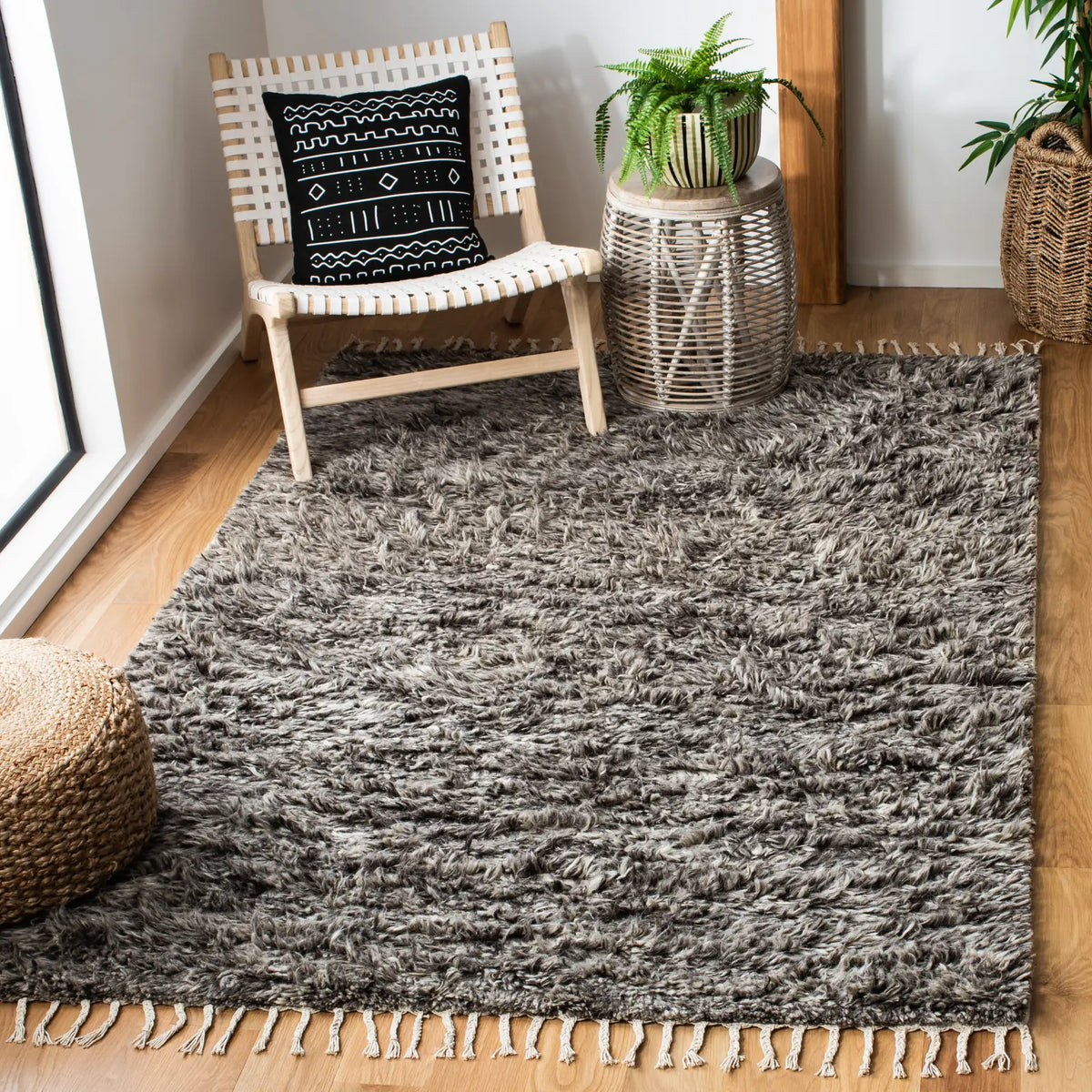 Safavieh Casablanca 5'-0" x 8'-0" Rug in Grey