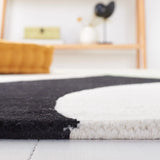 Safavieh Rodeo Drive 4'-0" x 6'-0" Rug in Black / Green