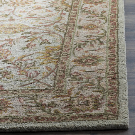 Safavieh Antiquity 4'-0" x 6'-0" Rug in Ivory / Light Green