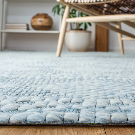 Safavieh Marbella 4'-0" x 6'-0" Rug in Blue