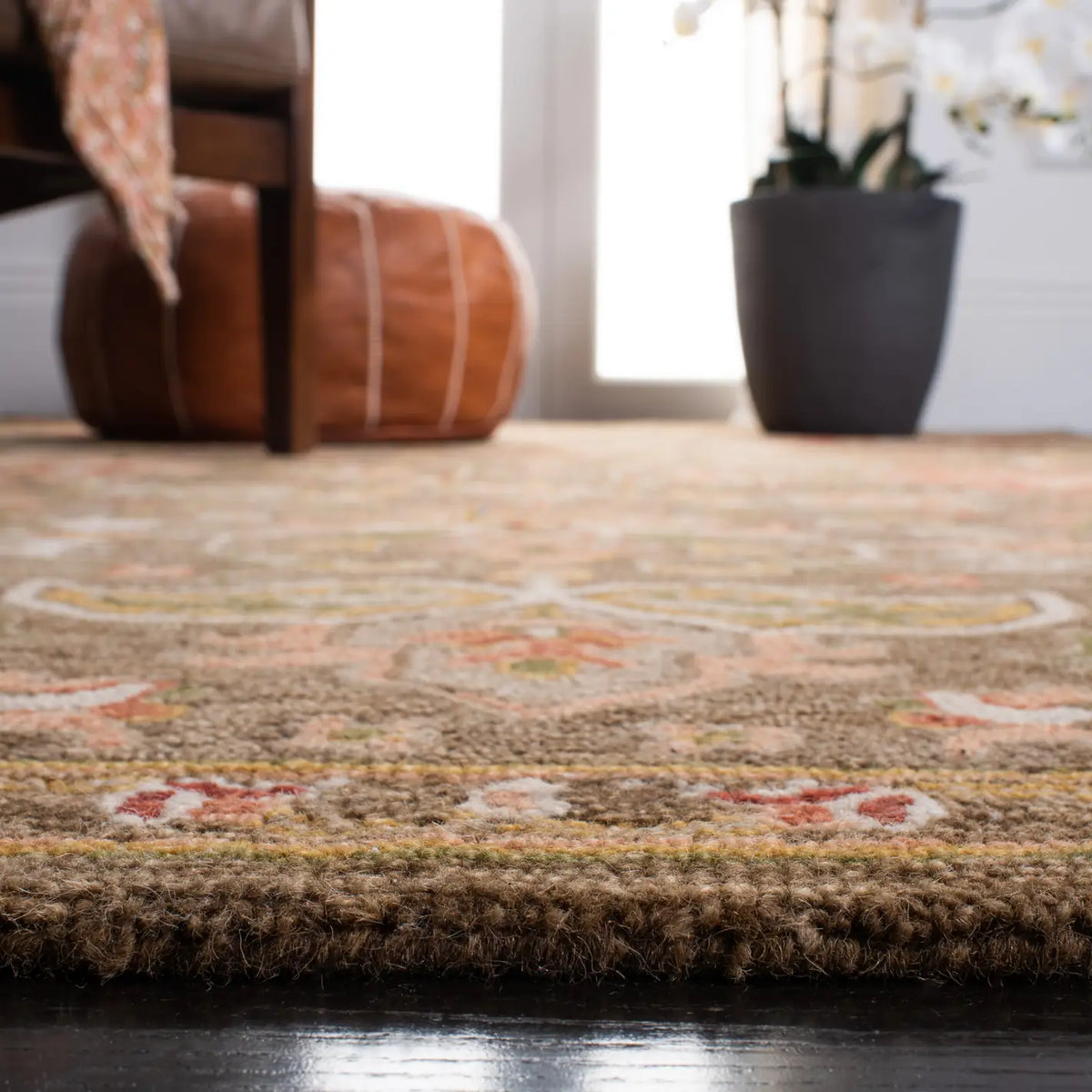 Safavieh Heritage 4'-0" x 6'-0" Rug in Brown / Green