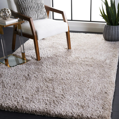 Safavieh Express Shag 4'-0" x 6'-0" Rug in Silver