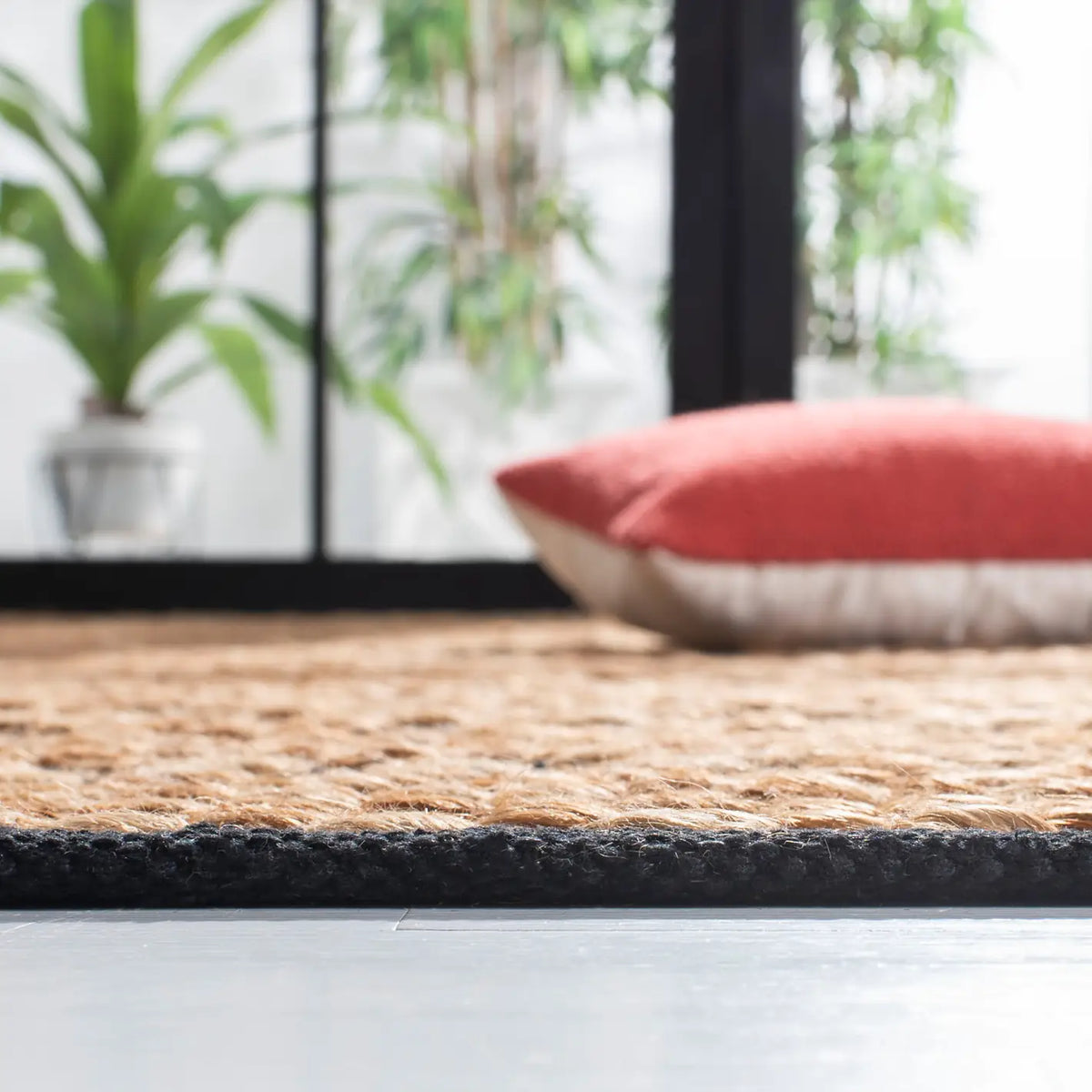 Safavieh Kilim 4'-0" x 6'-0" Rug in Natural / Black