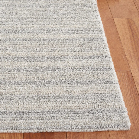 Safavieh Ebony 4'-0" x 6'-0" Rug in Silver / Grey