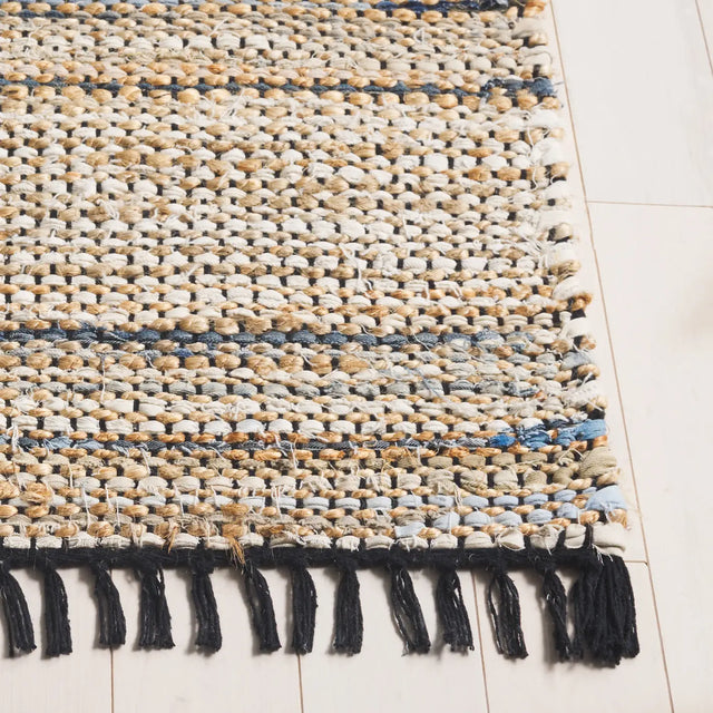 Safavieh Cape Cod 4'-0" x 6'-0" Rug in Blue / Beige
