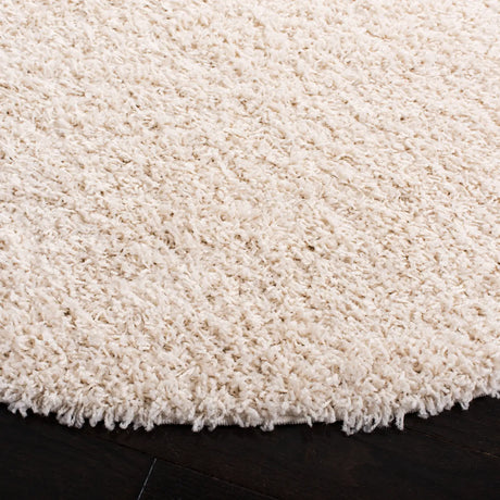 Safavieh Sga-Athens Shag 6'-7" x 6'-7" Rug in White