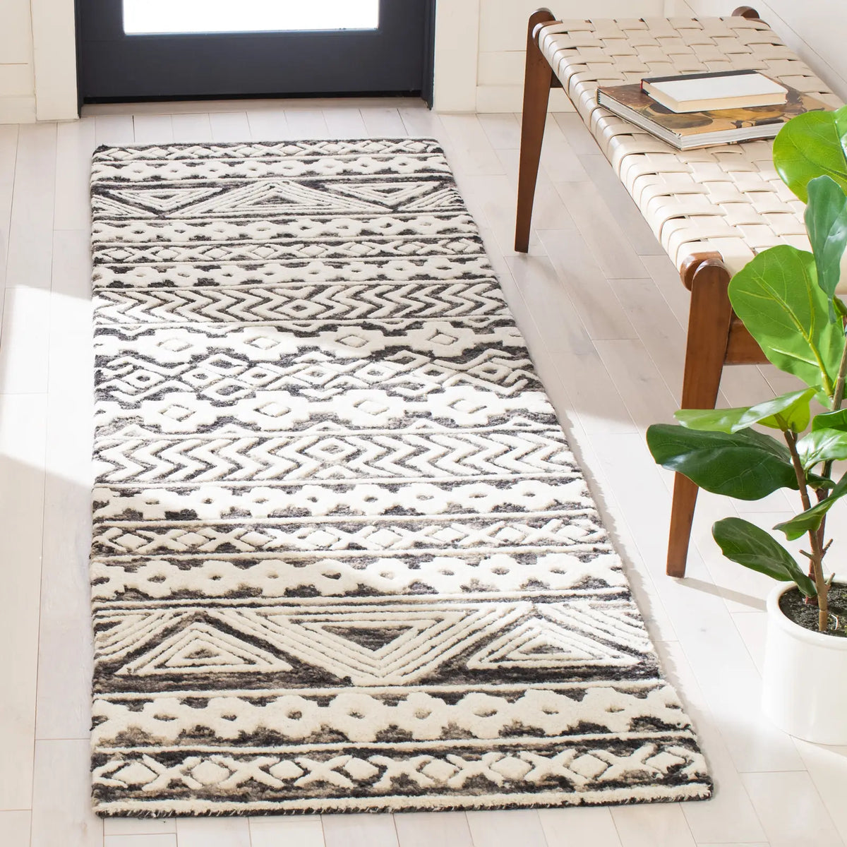 Safavieh Abstract 2'-3" x 10'-0" Rug in Ivory / Grey