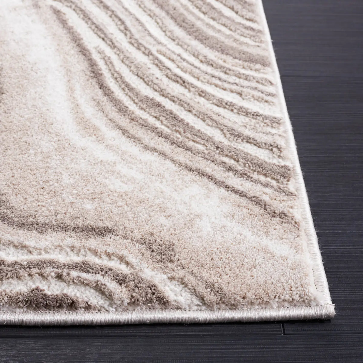 Safavieh Meadow 500 4'-0" x 6'-0" Rug in Beige