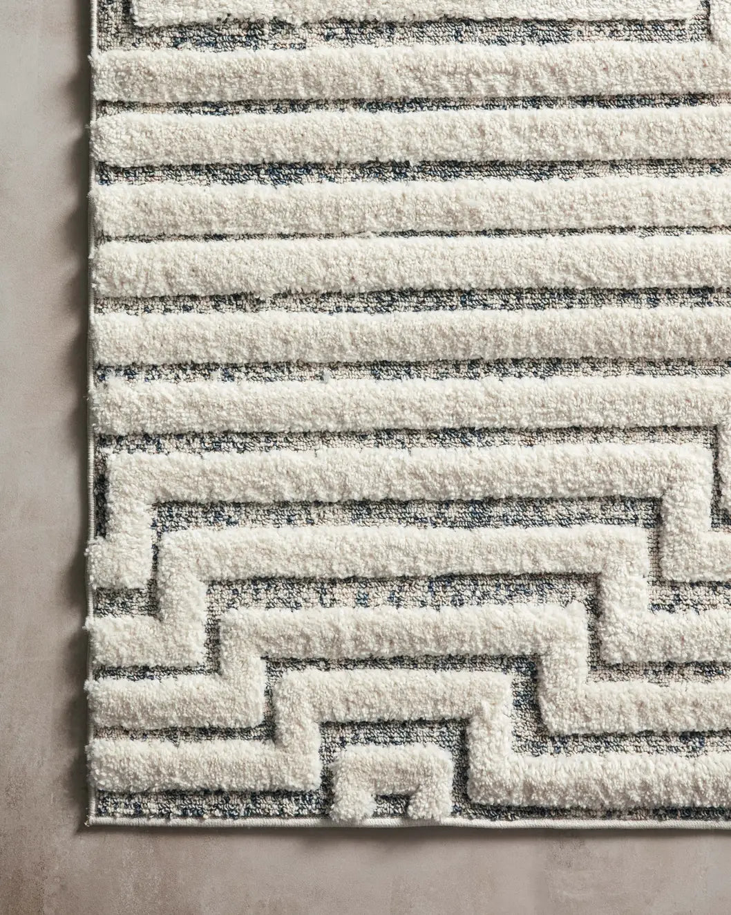Loloi Hagen Hag-03 White/Sky Rugs - corner on wood