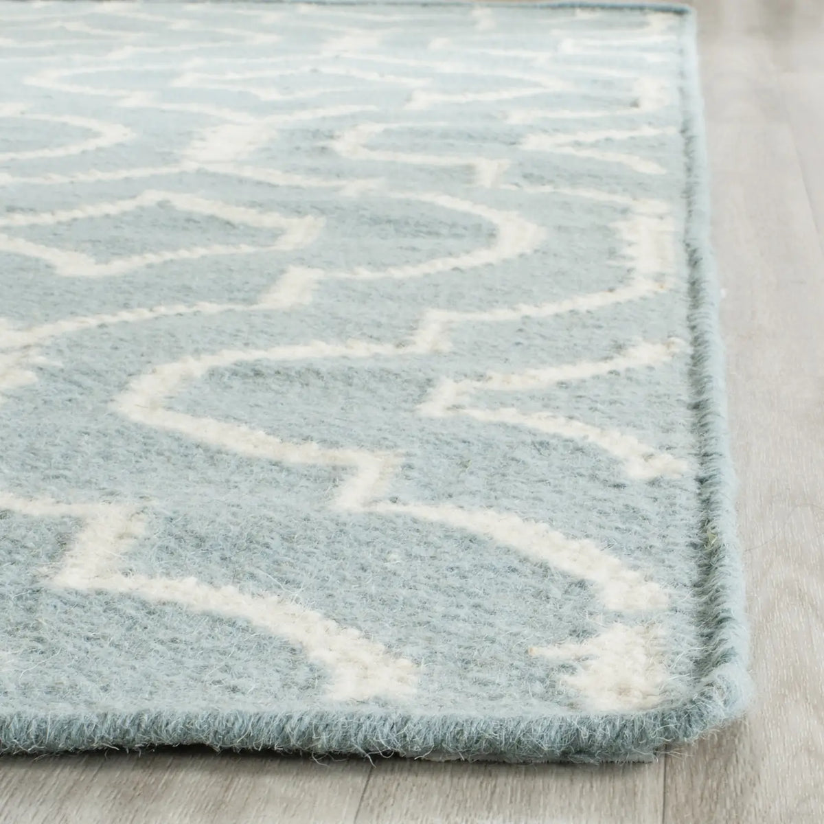 Safavieh Dhurries 3'-0" x 5'-0" Rug in Light Blue / Ivory