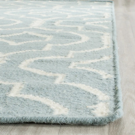 Safavieh Dhurries 3'-0" x 5'-0" Rug in Light Blue / Ivory