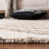 Safavieh Aspen 4'-0" x 6'-0" Rug in Taupe / Ivory