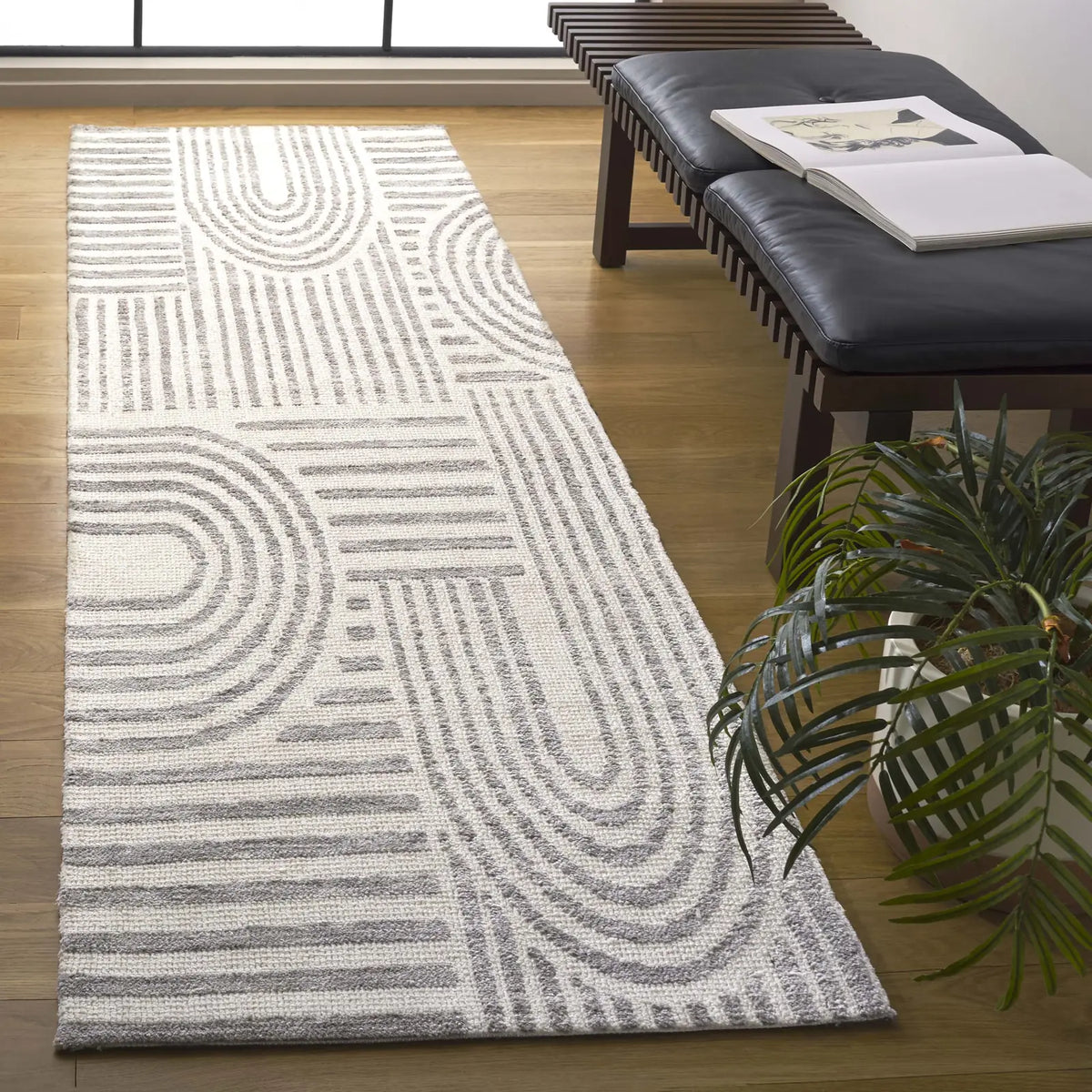 Safavieh Audrey 2'-3" x 8'-0" Rug in Ivory / Grey