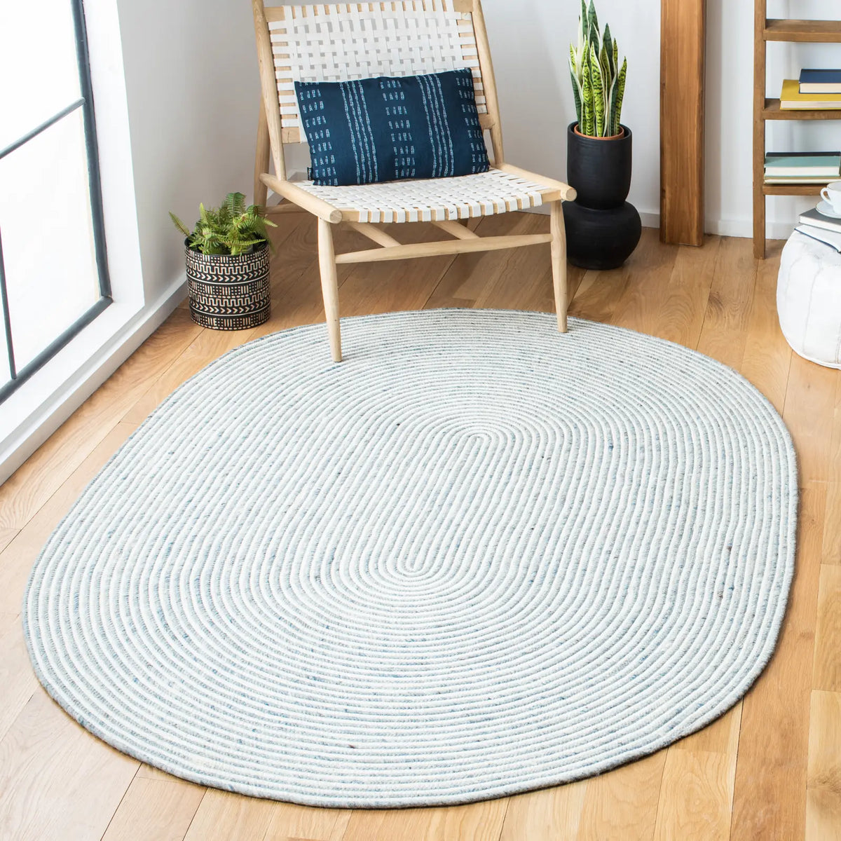 Safavieh Braided 5'-0" x 7'-0" Rug in Grey / Ivory