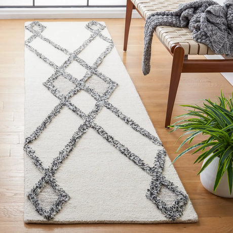 Safavieh Casablanca 2'-3" x 9'-0" Rug in Ivory / Black