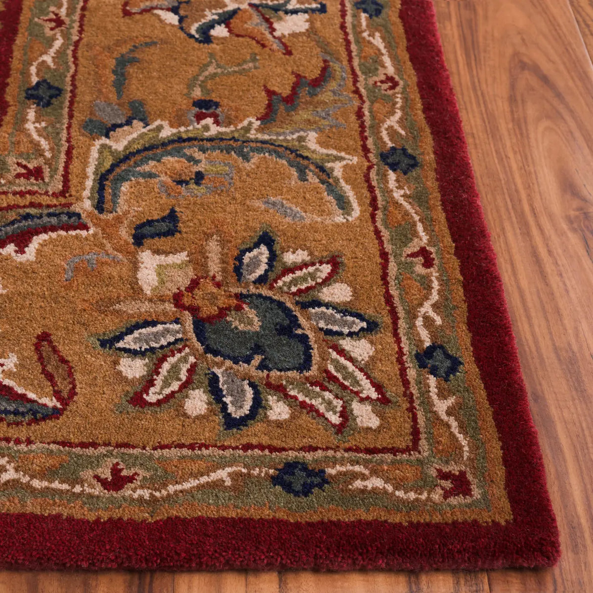 Safavieh Classic 6'-0" x 9'-0" Rug in Red / Gold