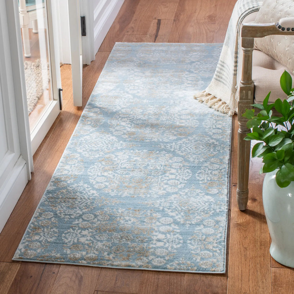 Safavieh Martha Stewart Isabella 2'-2" x 7'-0" Rug in Denim Blue / Ivory