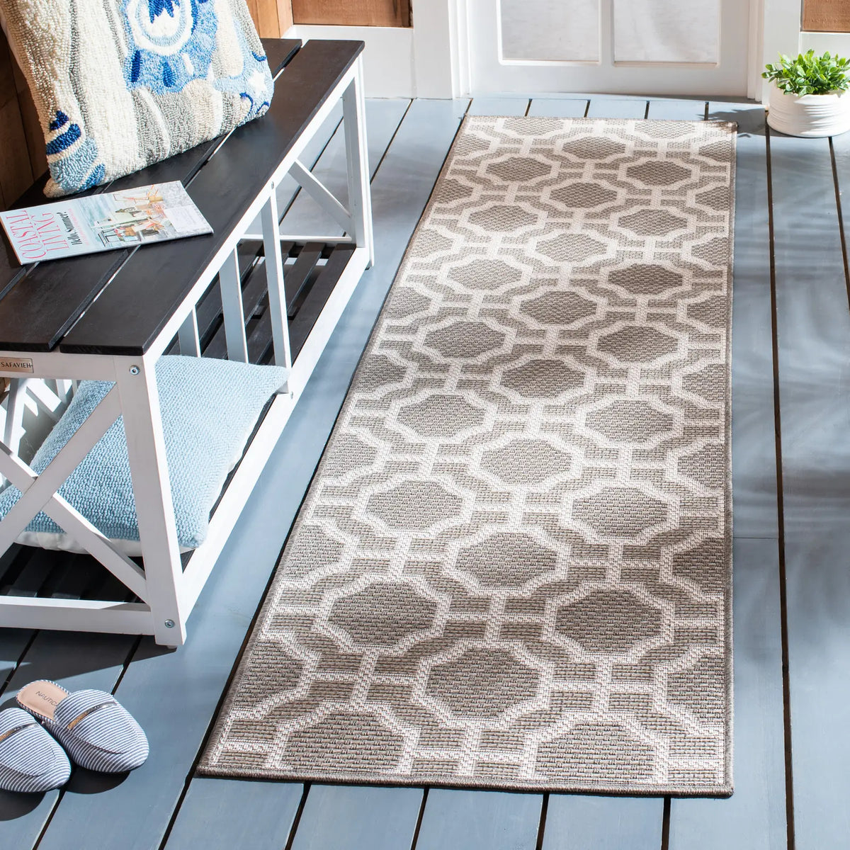 Safavieh Lakeside 200 2'-3" x 8'-0" Rug in Beige / Taupe