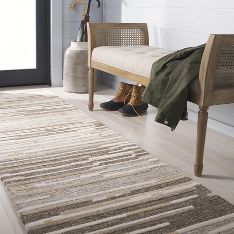 Safavieh Martha Stewart 300 2'-3" x 8'-0" Rug in Natural / Beige