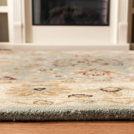 Safavieh Antiquity 4'-0" x 6'-0" Rug in Light Blue / Ivory
