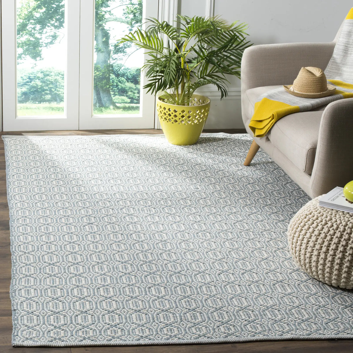 Safavieh Montauk 5'-0" x 8'-0" Rug in Ivory / Blue