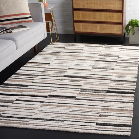 Safavieh Fifth Avenue 4'-0" x 6'-0" Rug in Ivory / Grey