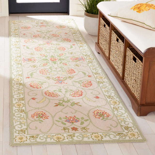 Safavieh Chelsea 2'-6" x 8'-0" Rug in Beige / Green