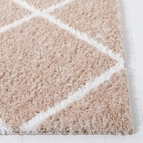 Safavieh Tahoe Shag 4'-0" x 6'-0" Rug in Beige / White