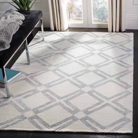 Safavieh Bellagio 5'-0" x 8'-0" Rug in Ivory / Silver