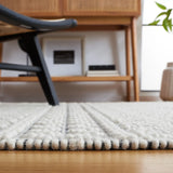 Safavieh Marbella 4'-0" x 6'-0" Rug in Ivory / Black