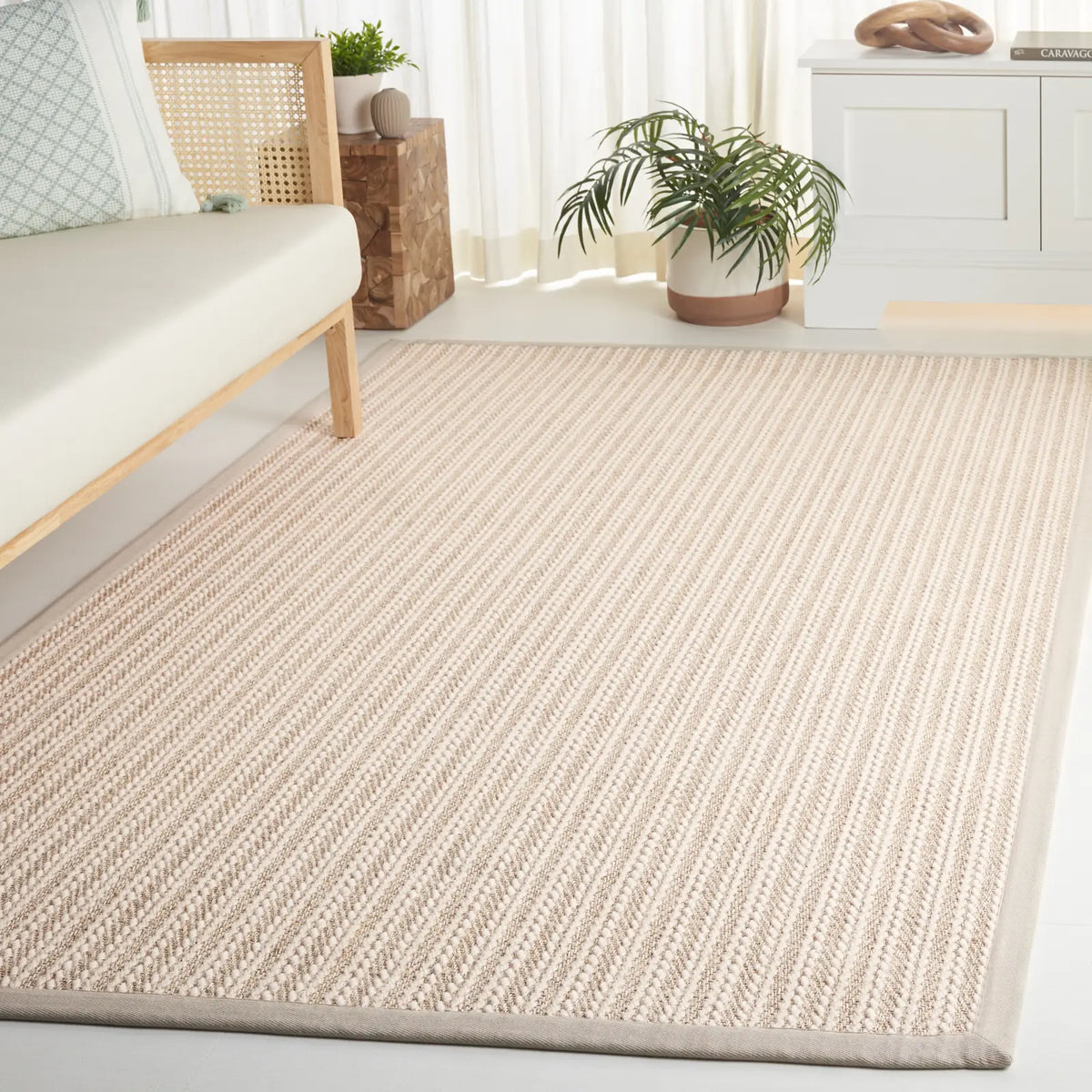Safavieh Palm Beach 4'-0" x 6'-0" Rug in Ivory