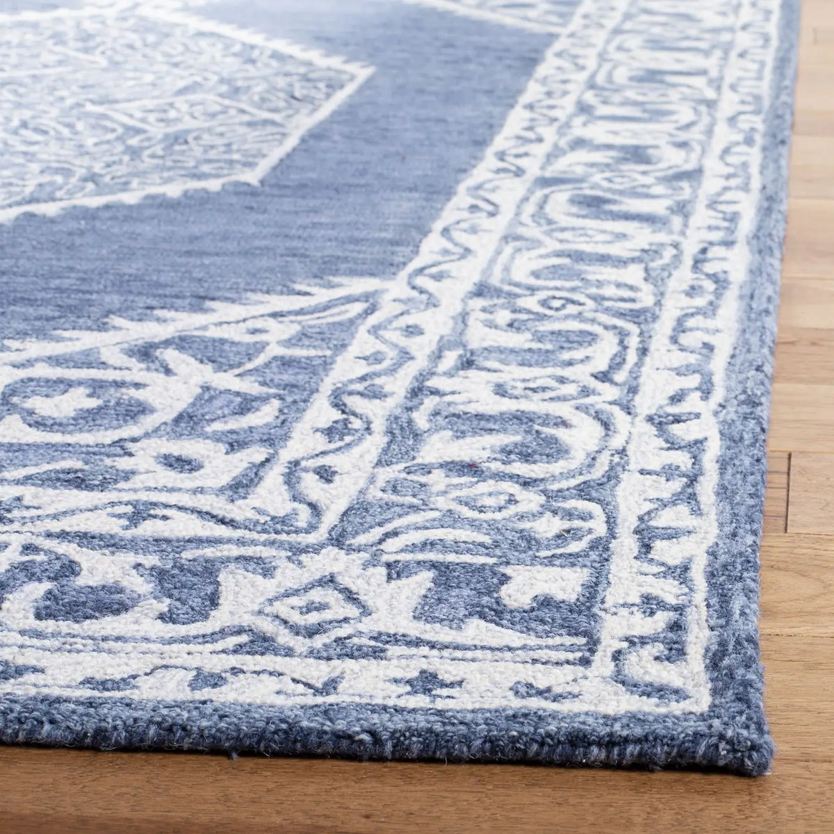Safavieh Micro-Loop 5'-0" x 8'-0" Rug in Blue / Ivory